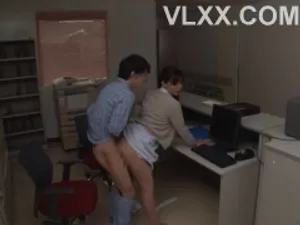 Mỗi lần vợ yêu tôi đi tắm, thì em gần nhà cạnh bên lại sang làm tình