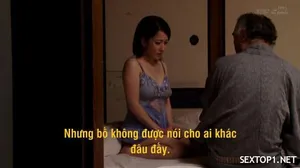 Bất lực nằm dưới gầm giường nghe tiếng cô vợ rên với đàn em thân tín