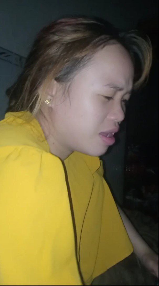 Gõ cửa phàn nàn vì tiếng rên như phim jav , nhưng đó lại là của cô hàng xóm