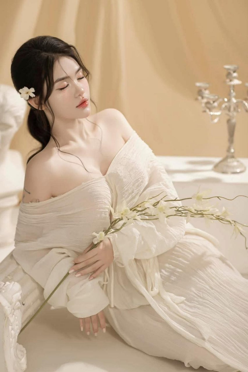 Chồng yêu đi làm, vợ yêu bị gã đàn ông lạ mặt hiếp dâm mỗi ngày